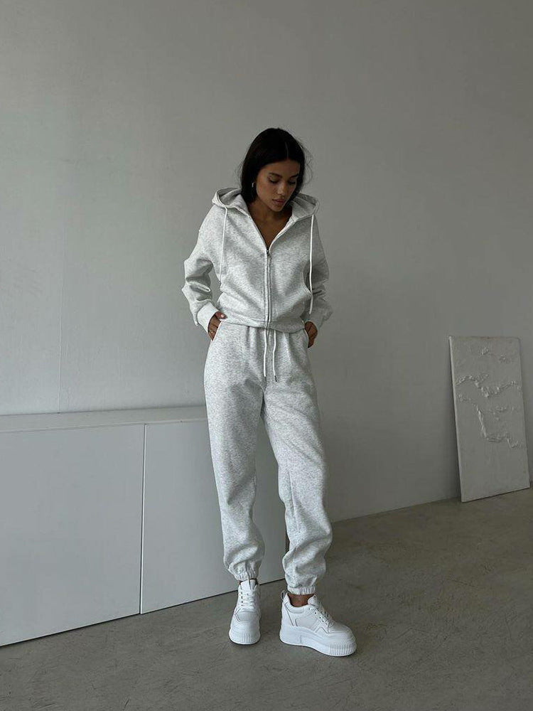 Ladies sporty hoodie set with high waist and practical pockets Lisslune
