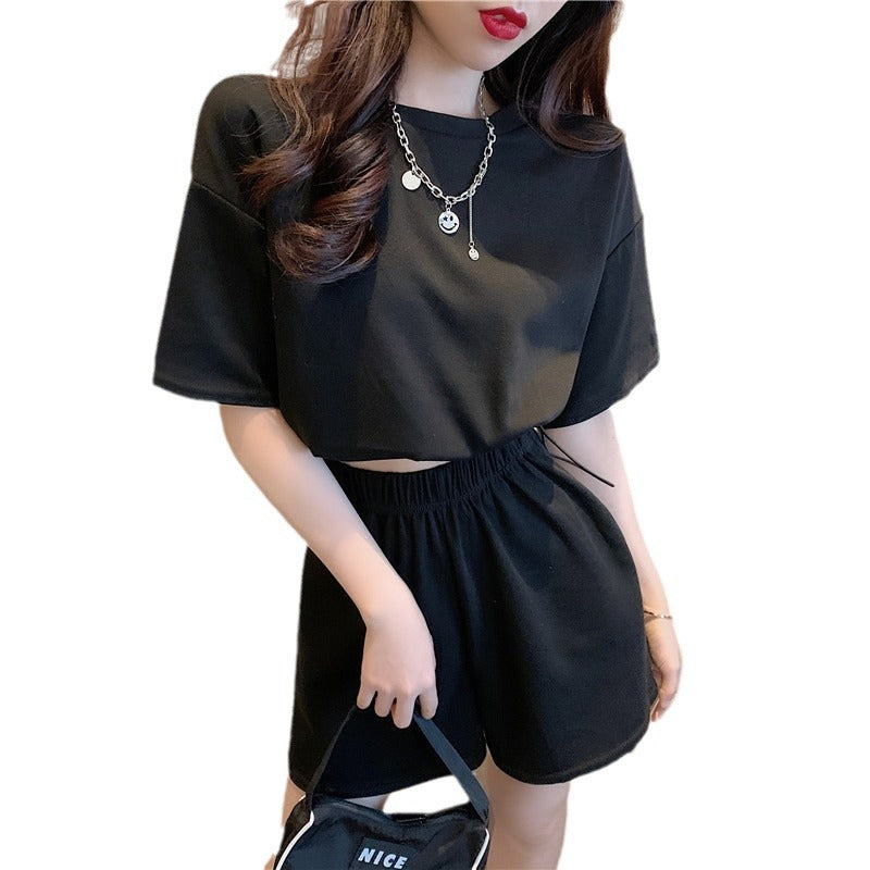 Ladies leisure set with cropped top and shorts in casual style