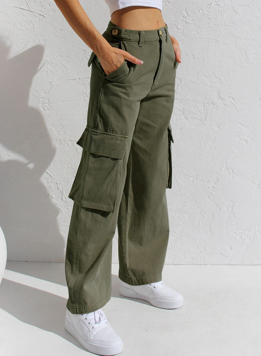 Women's cargo pants with practical side pockets and a casual cut Lisslune