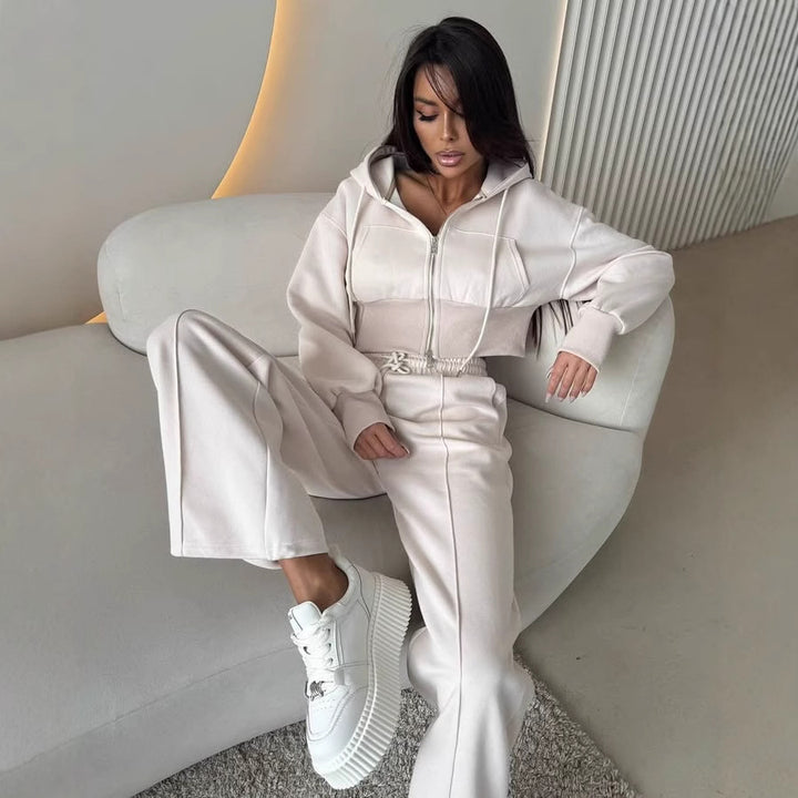 Lady sporty loungewear set with hood and wide leg cut Lisslune