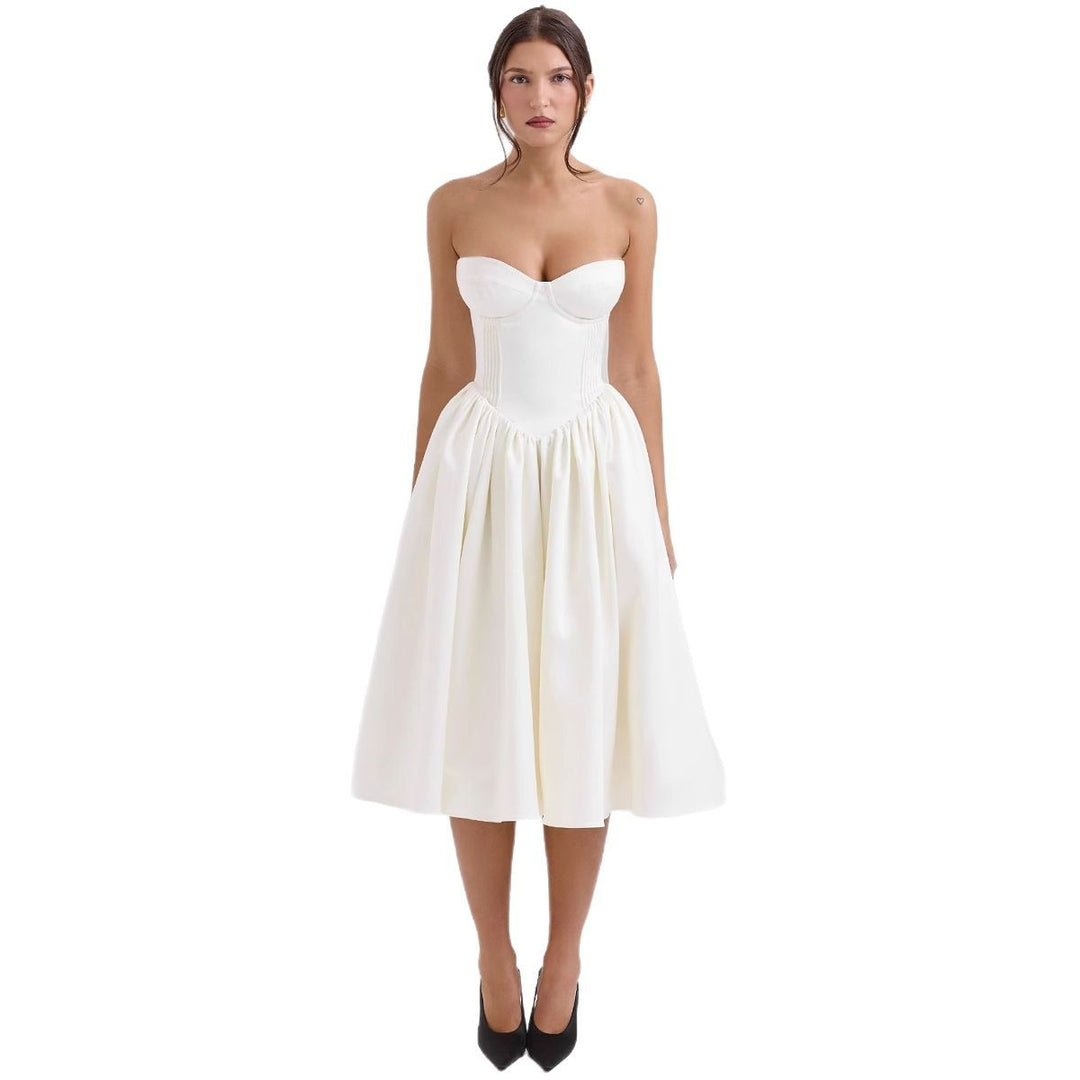 Ladies' couture dress in an off-the-shoulder strap design with a voluminous skirt Lisslune