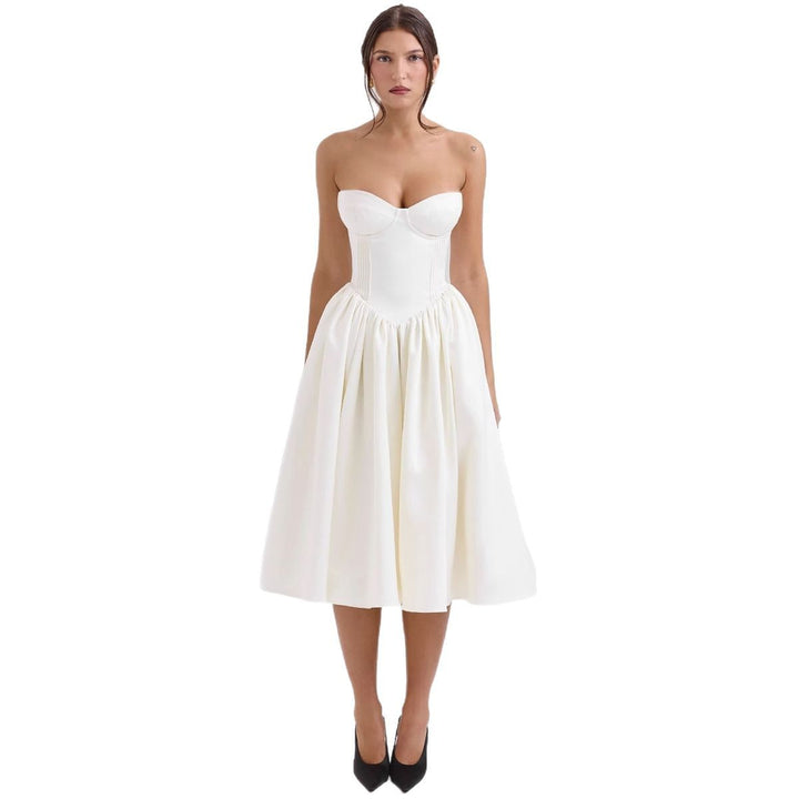 Ladies' couture dress in an off-the-shoulder strap design with a voluminous skirt Lisslune