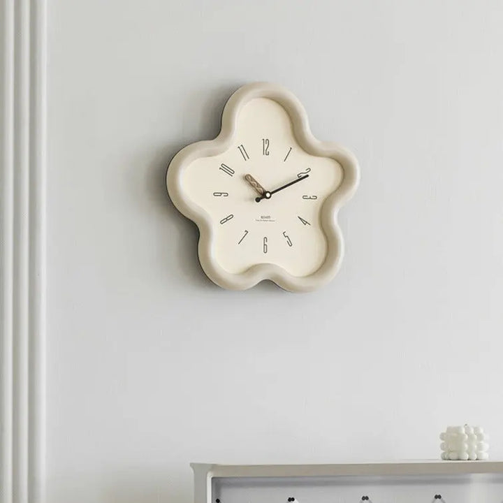 Lisslune | BloomWatch - silent 3D flower alarm clock with movement