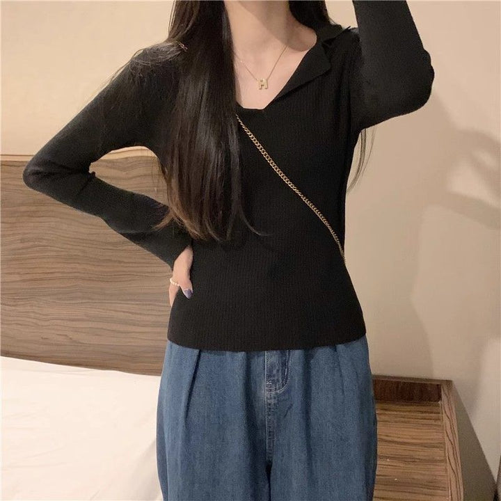 Women's long sleeve shirt with deep round neck and fine rib structure