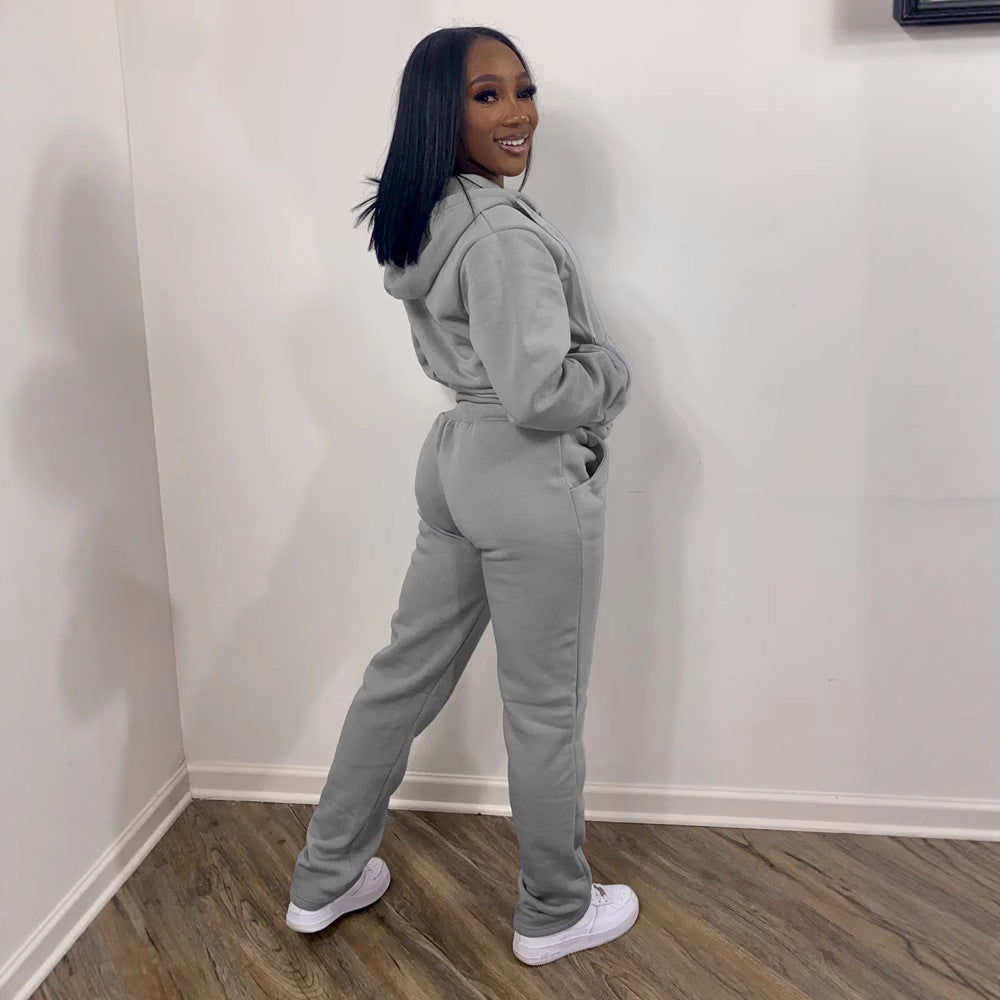 Women's leisure suit with modern zip-up design and flexible fit Lisslune