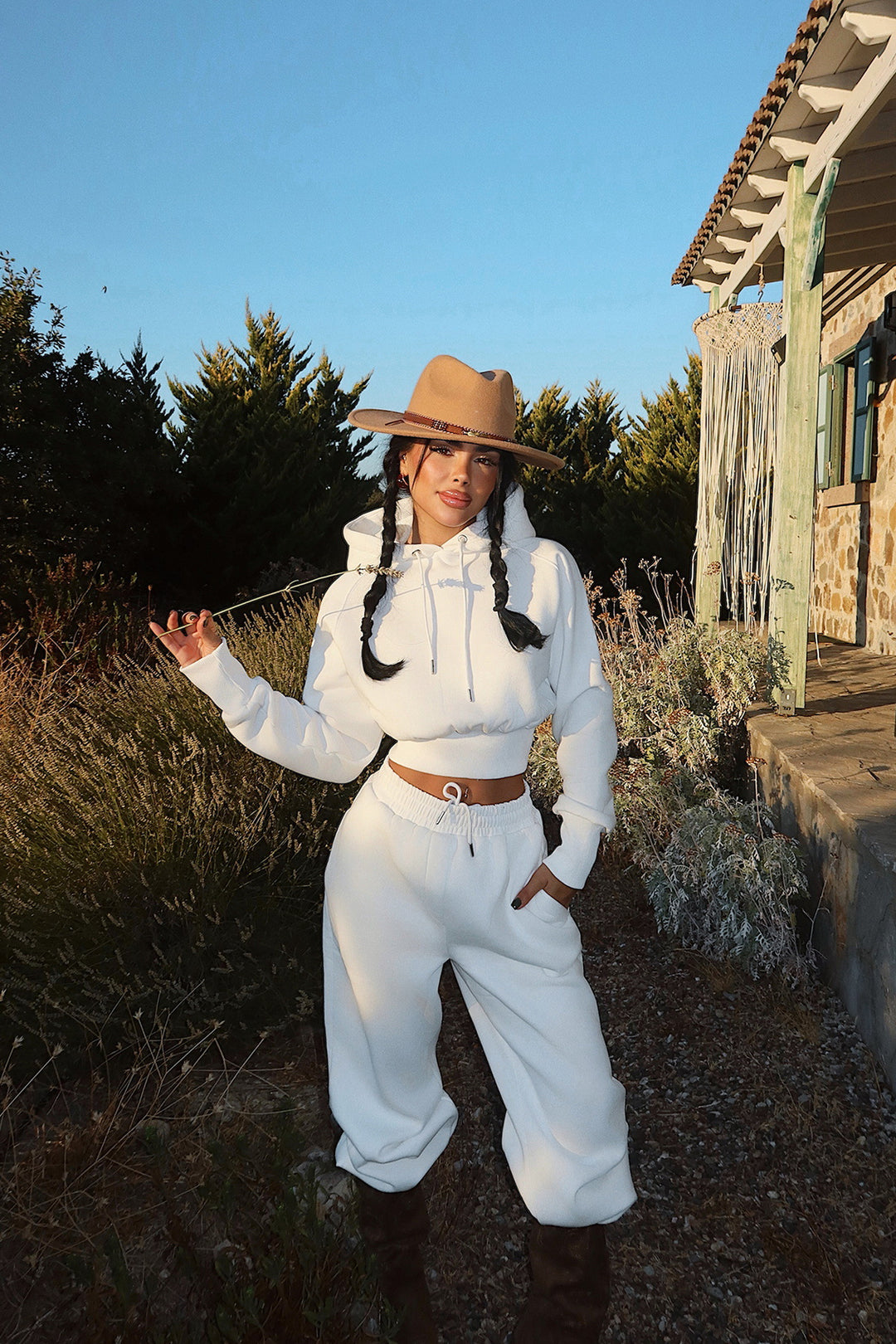 Women's stylish and comfortable cropped hoodie set with elastic waistband Lisslune