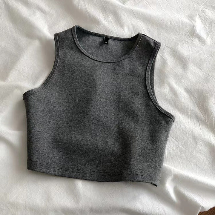 Ladies crop top made of breathable material with a figure-hugging cut