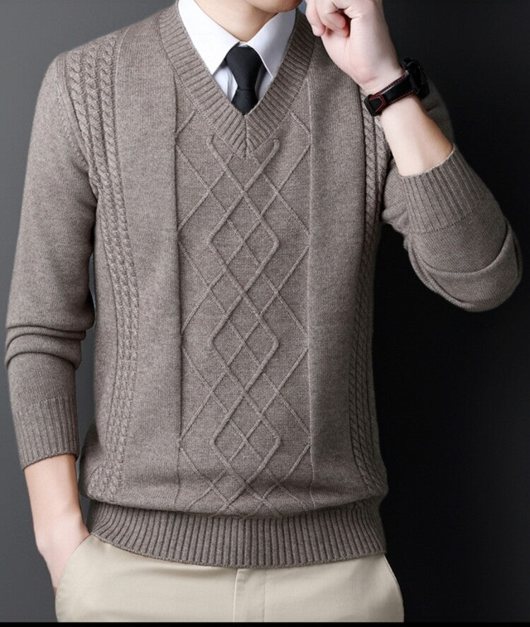 Men's V-Neck Sweater in Modern Cable Pattern Lisslune