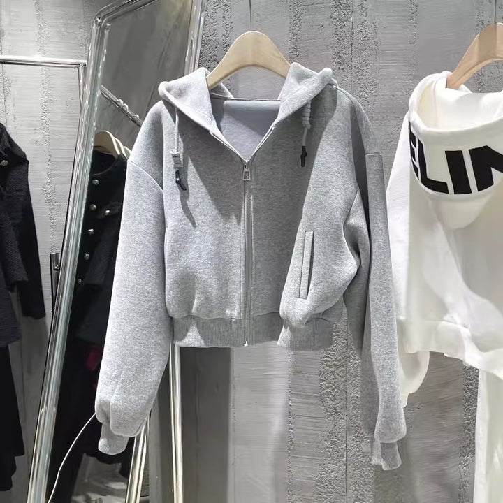 Women’s cropped hoodie with a casual cut and elastic cuffs