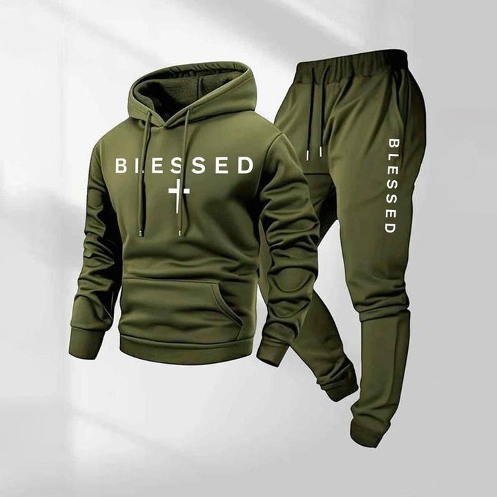 Women’s sweatshirt and jogger set with modern lettering and practical pockets Lisslune