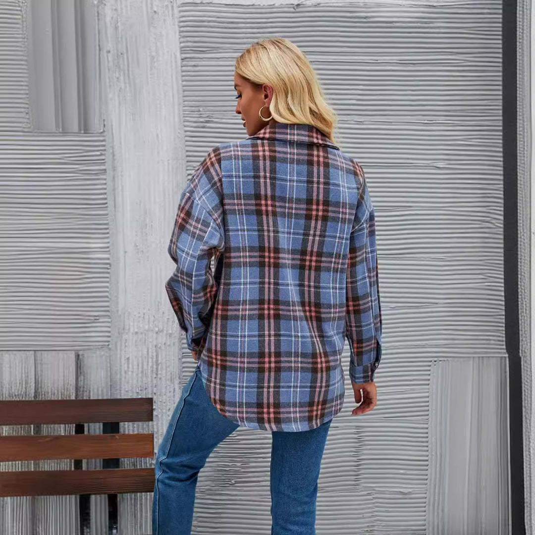 Women's flannel shirt with checked pattern and two breast pockets