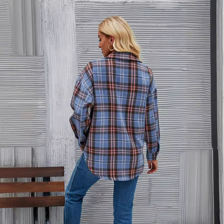 Women's flannel shirt with checked pattern and two breast pockets