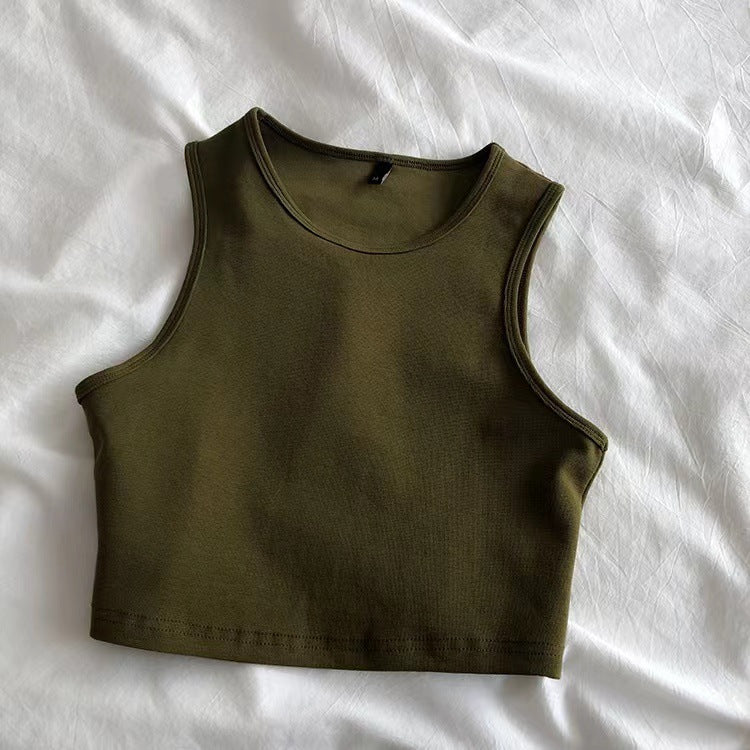 Ladies crop top made of breathable material with a figure-hugging cut