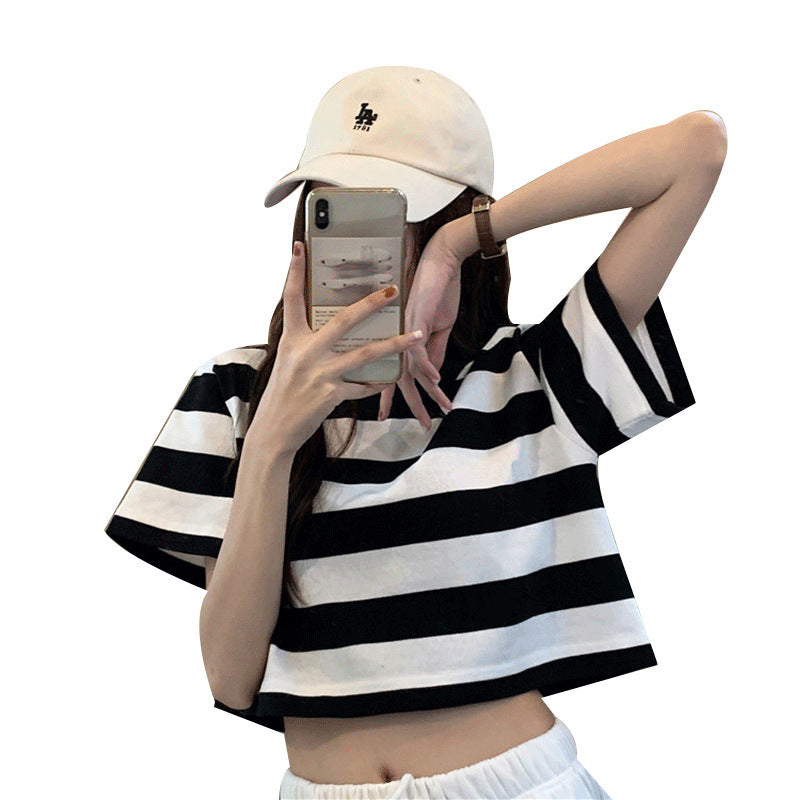 Women Cropped T-Shirt with Striped Pattern and Casual Cut Lisslune