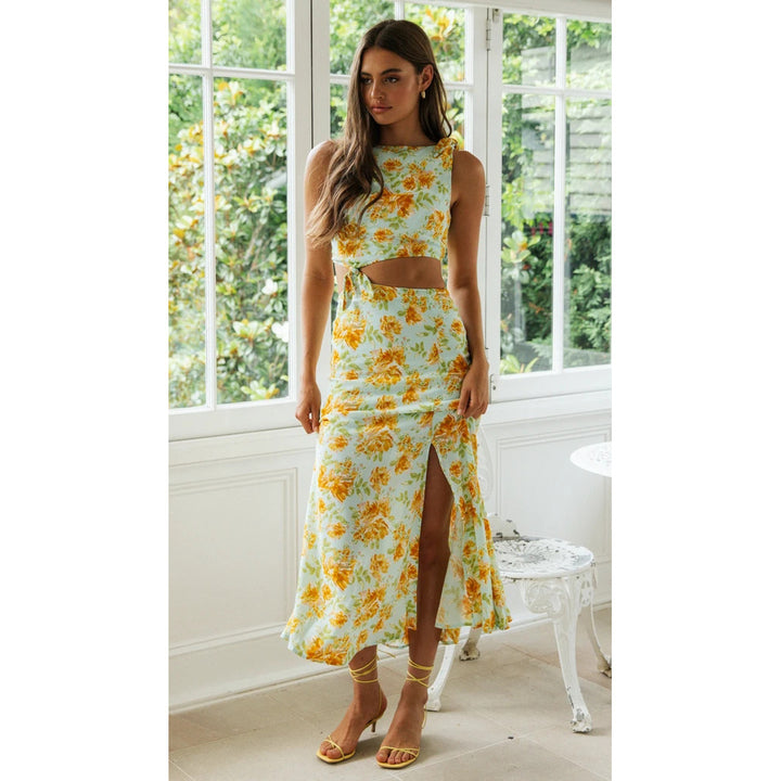 Women's two-piece set made of floral fabric with high slit and fitted top Lune London