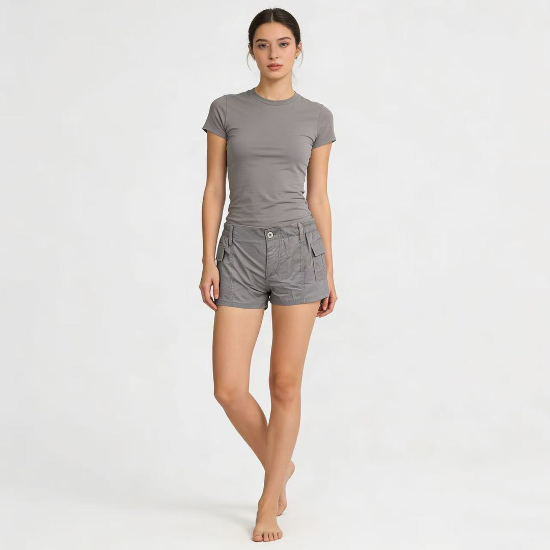 Women's cargo shorts with functional side pockets and elastic waistband Lisslune