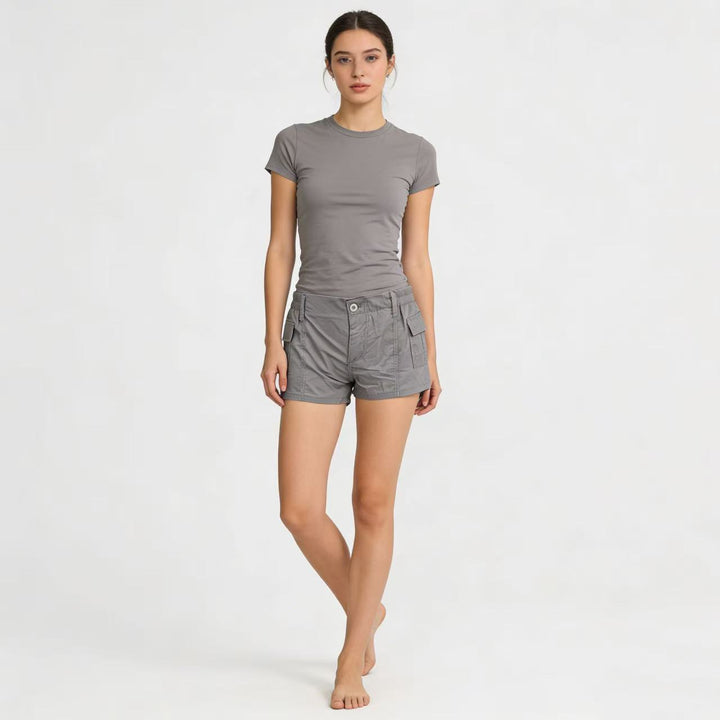 Women's cargo shorts with functional side pockets and elastic waistband Lisslune