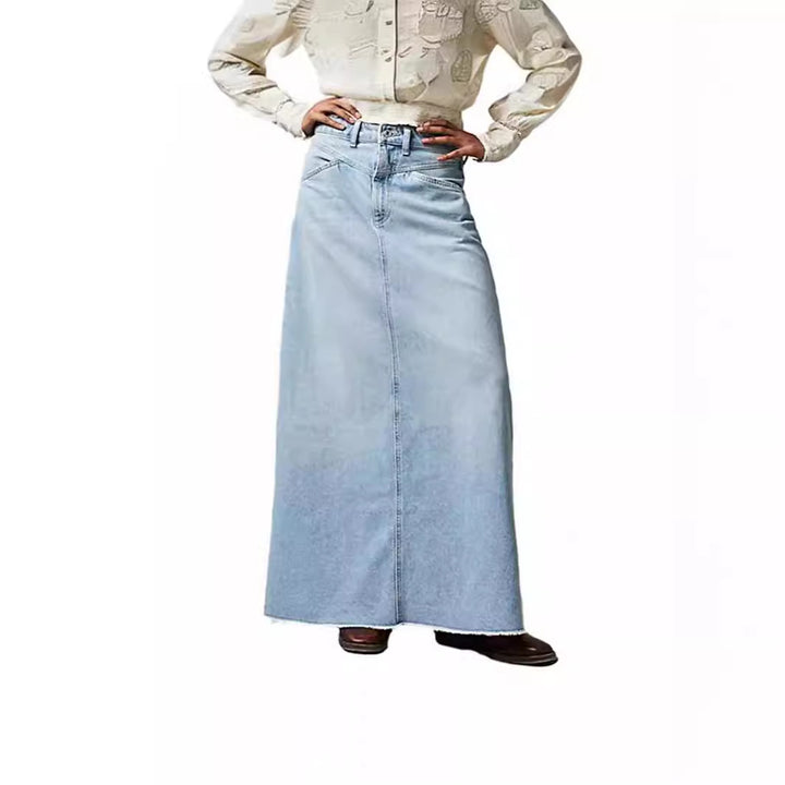Women's maxi skirt made of black denim with side pockets and a relaxed fit Lisslune