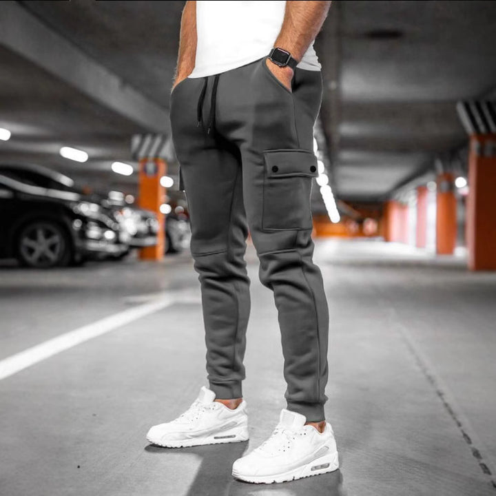 Men's cargo training pants with versatile pockets and modern cut Lisslune