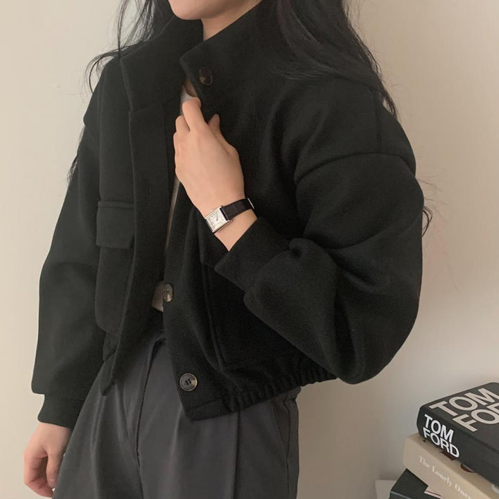 Women's jacket made of high-quality wool blend with casual pockets and oversized cut