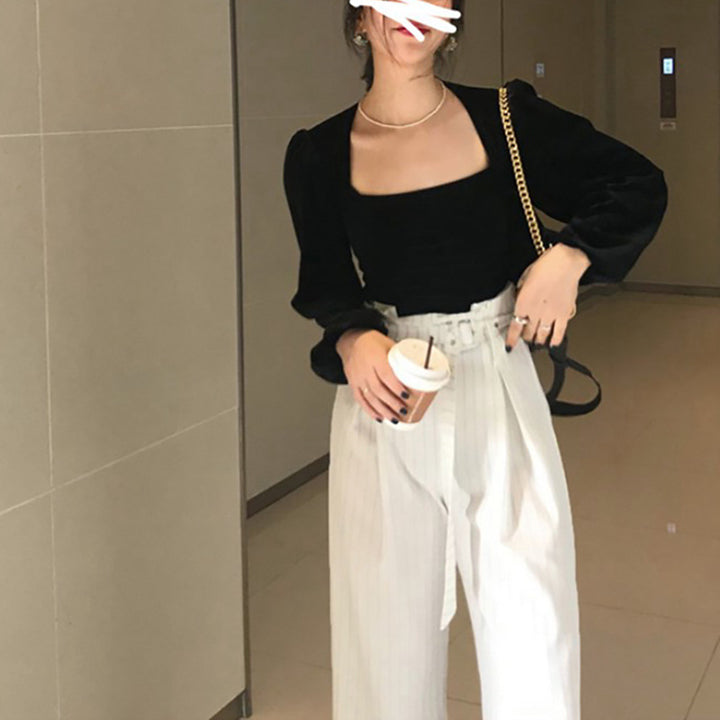 Women's elegant top with square neckline and decorative puff sleeves