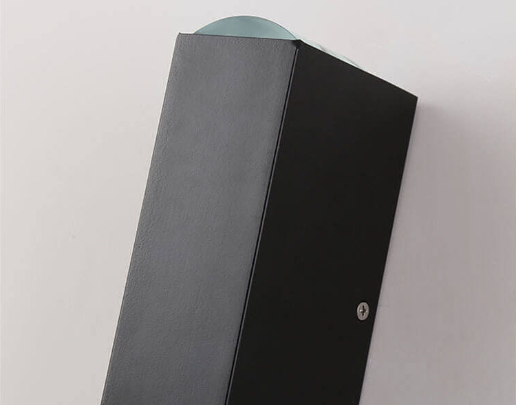 Lisslune | Modern waterproof rectangular LED wall light for outdoor use