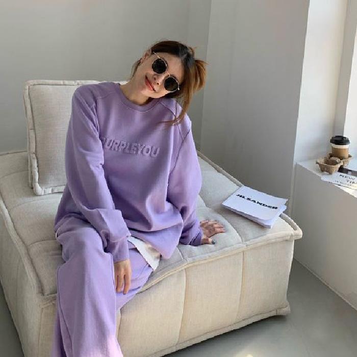 Women's Urban Lounge Outfit with oversized sweatshirt and casual joggers Lisslune