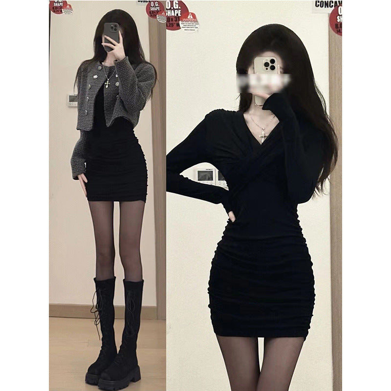 Women's fitted wrap dress with stylish gathering effect and long sleeves