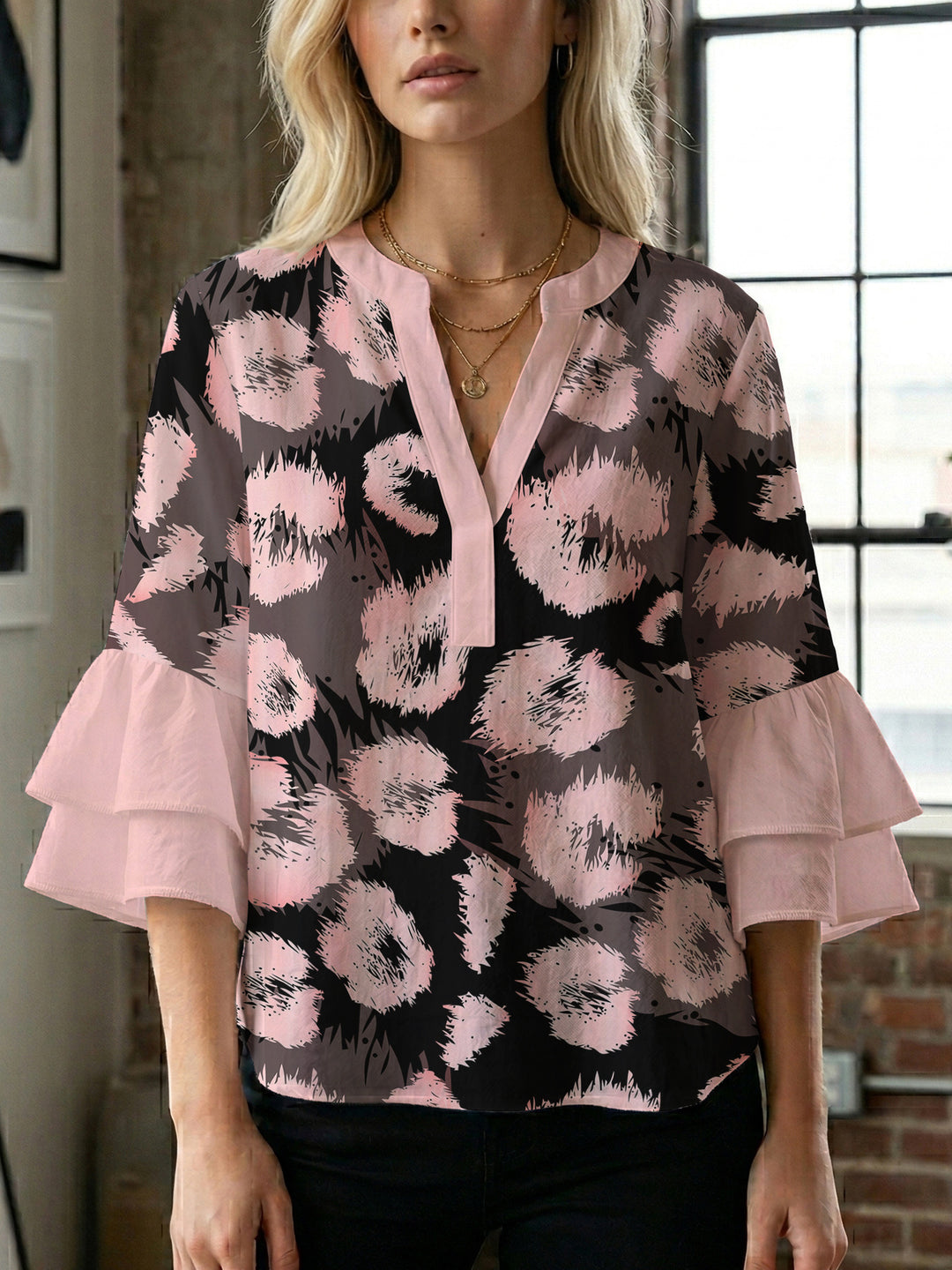 Women's blouse with ruffle details and eye-catching animal print Lisslune
