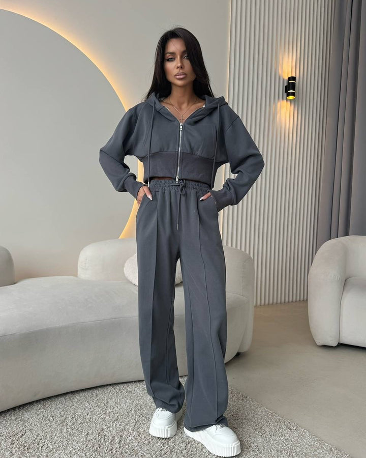 Lady sporty loungewear set with hood and wide leg cut Lisslune
