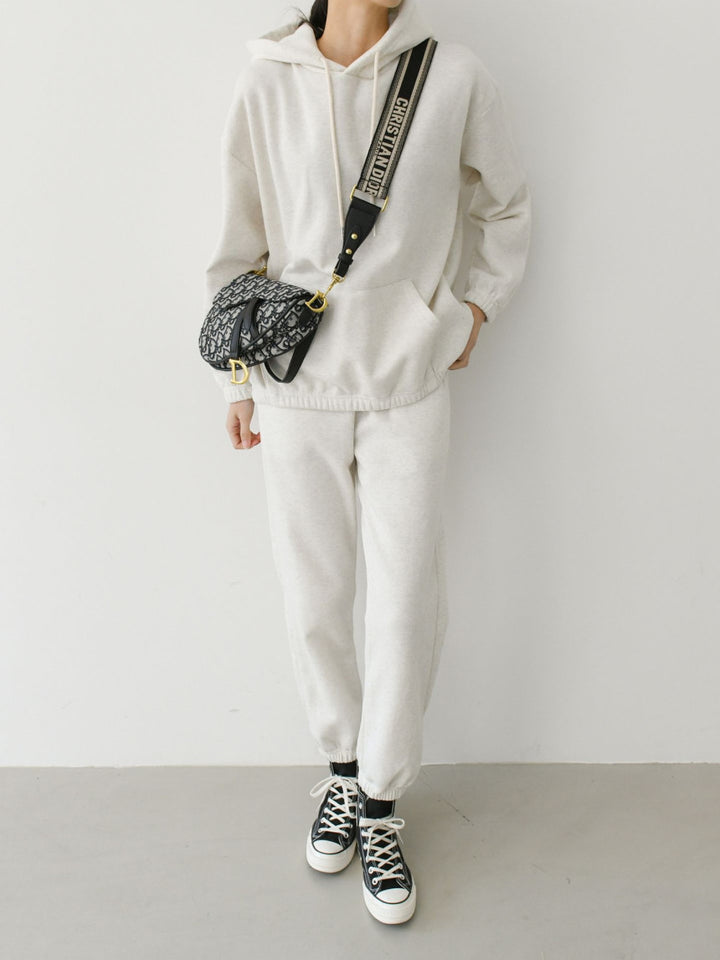 Women's casual hoodie and jogger set made of soft cotton blend with practical kangaroo pocket Lisslune