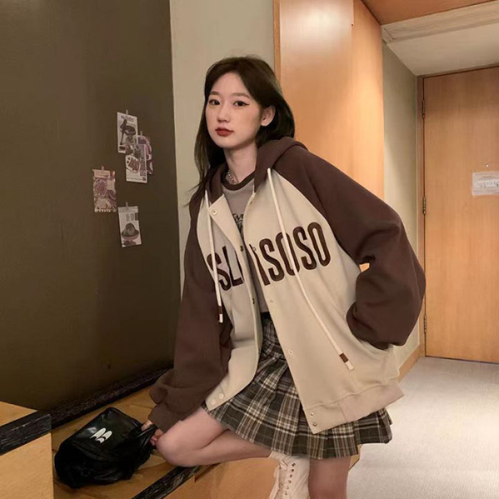 Women's sporty hooded jacket with a casual cut and eye-catching print Lisslune