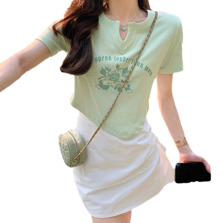 Women’s short sleeve shirt with elegant button design and creative graphic print