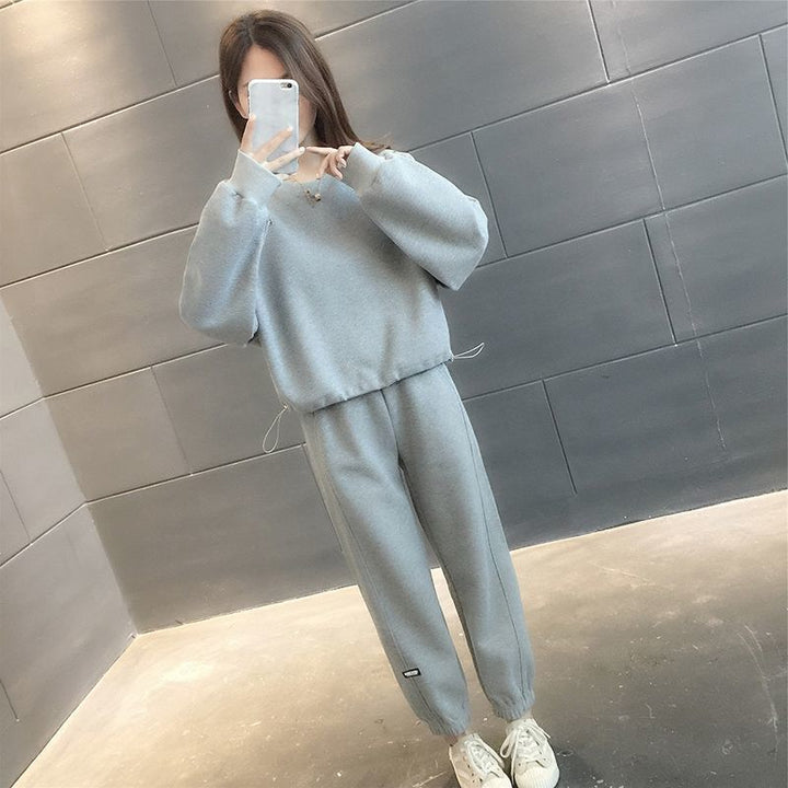 Ladies sporty leisure set with casual cut and practical side pockets Lisslune