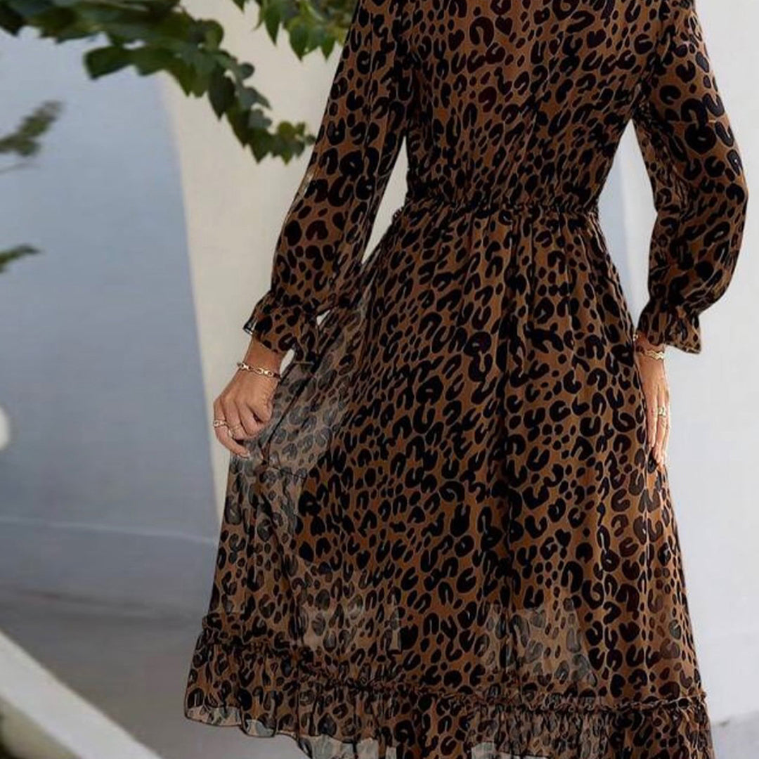 Women's maxi dress with elegant leopard print and voluminous sleeves