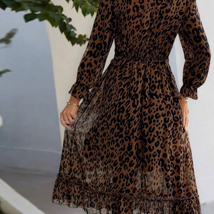 Women's maxi dress with elegant leopard print and voluminous sleeves