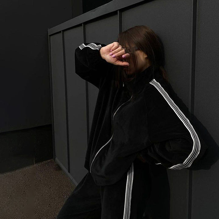 Women's sporty fleece loungewear set with practical pockets and high collar Lisslune