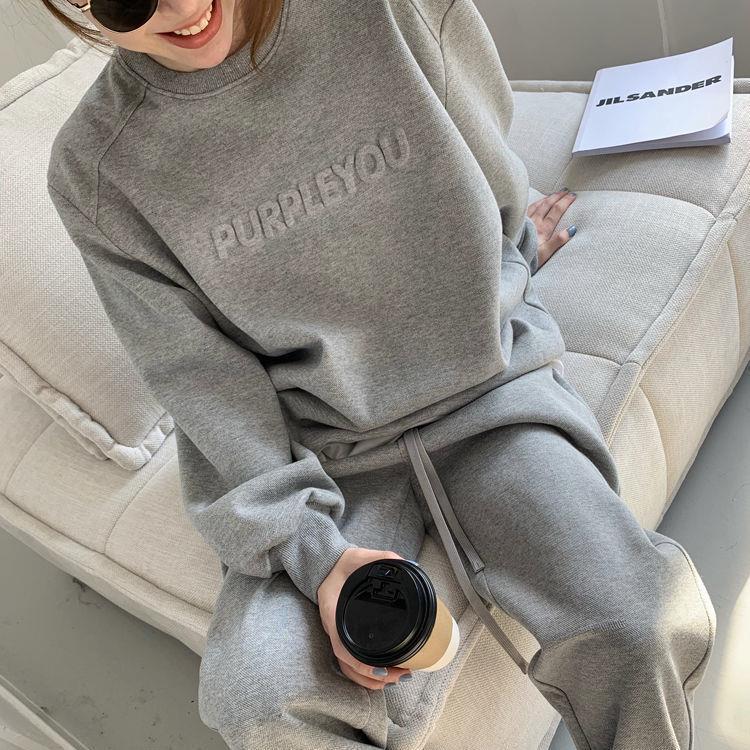 Women's Urban Lounge Outfit with oversized sweatshirt and casual joggers Lisslune