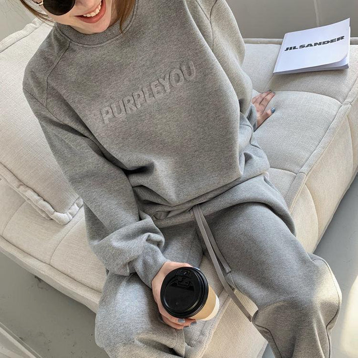 Women's Urban Lounge Outfit with oversized sweatshirt and casual joggers Lisslune