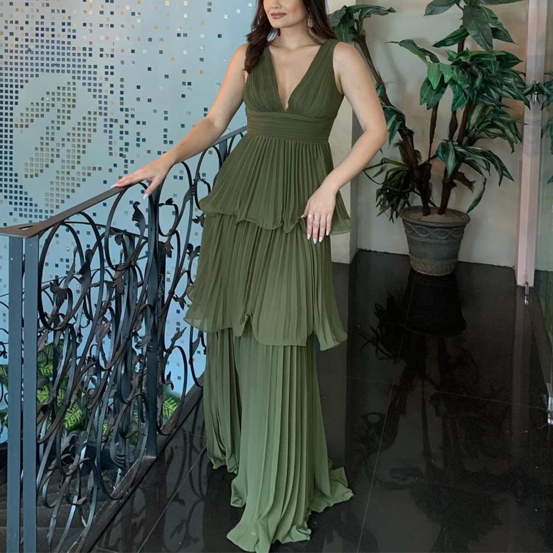 Women's maxi dress with voluminous pleats and feminine silhouette