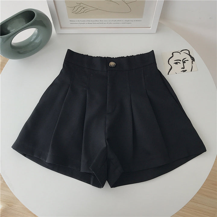 Women's elegant shorts with pleats and button detail