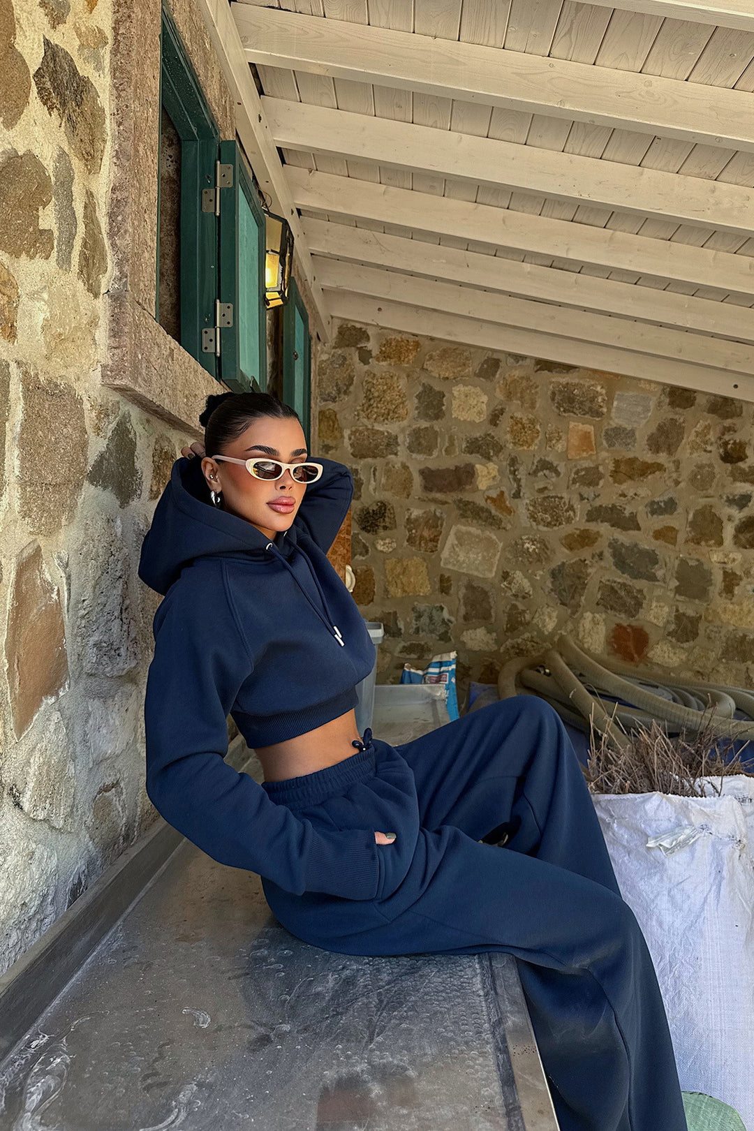 Women's stylish and comfortable cropped hoodie set with elastic waistband Lisslune
