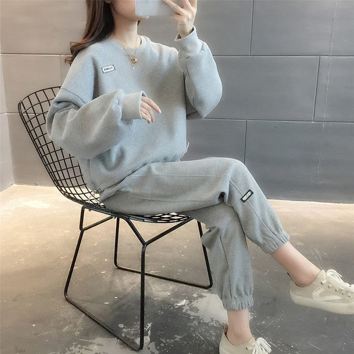 Ladies sporty leisure set with casual cut and practical side pockets Lisslune