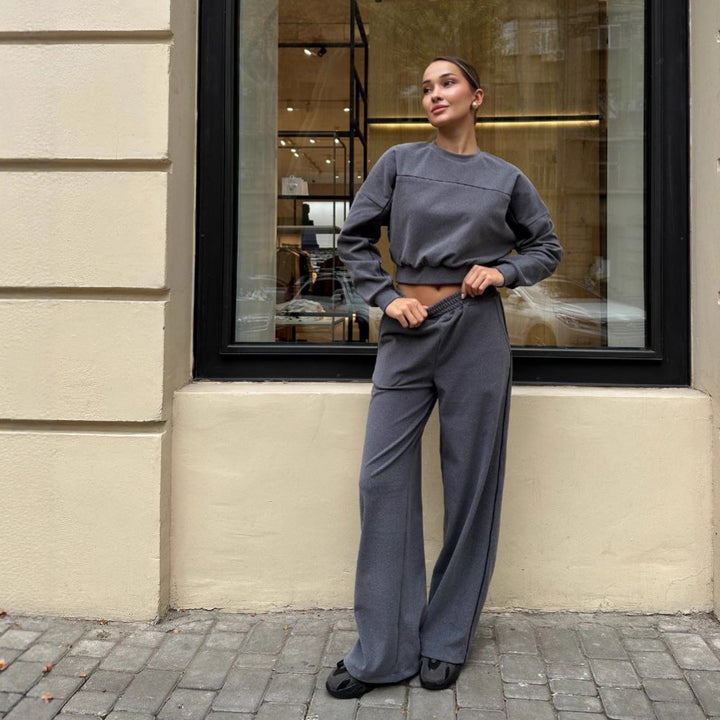 Women’s stylish sweatshirt and relaxed pants Lisslune