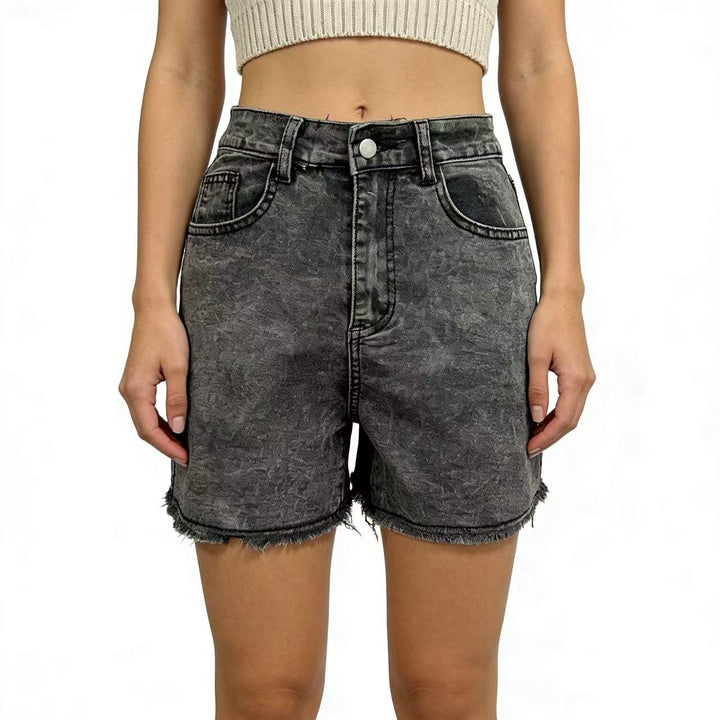 Ladies fashionable denim shorts in a casual cut with frayed hem Lisslune