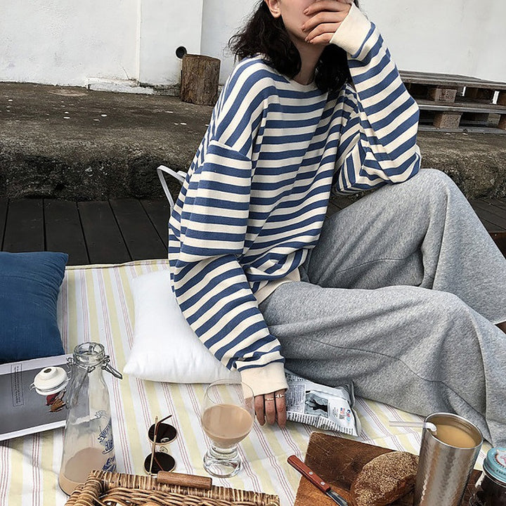 Women's striped sweatshirt with a loose fit and casual sleeves
