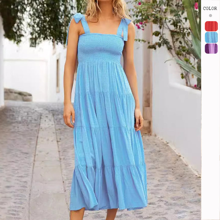 Women's maxi dress with flowing cut and adjustable straps