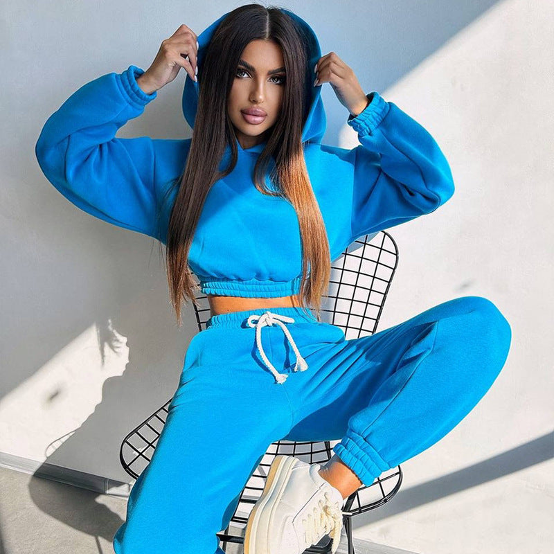 Women's sporty cropped sweat set with elastic waistband and practical pockets Lisslune