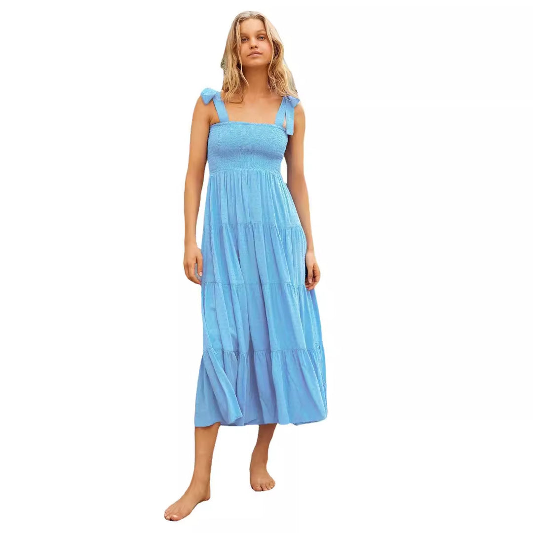 Women's maxi dress with flowing cut and adjustable straps