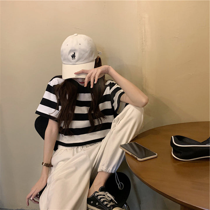 Women Cropped T-Shirt with Striped Pattern and Casual Cut Lisslune